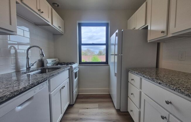 1 bed, 1 bath, 600 sqft, $1,299, Unit 5631 Rippey St. #C6