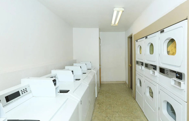 1 bed, 1 bath, 660 sqft, $1,399, Unit B-03
