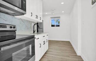 Comfortable 1-Bedroom Apartment in a Prime Miami Location | 210 Beacom Blvd Unit 214, Miami, FL 33135
