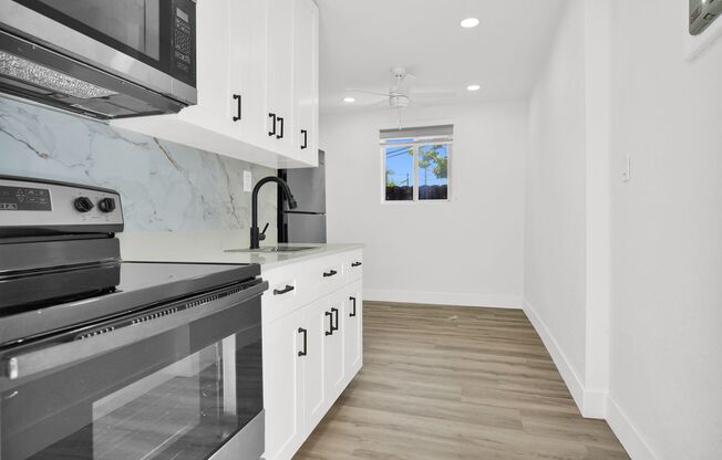 Comfortable 1-Bedroom Apartment in a Prime Miami Location | 210 Beacom Blvd Unit 214, Miami, FL 33135