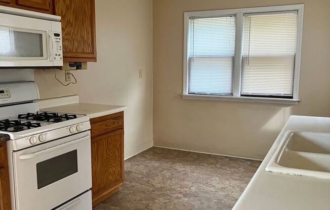 3 beds, 1 bath, $1,250