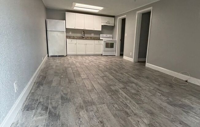 1 bed, 1 bath, 700 sqft, $1,150, Unit Unit 33