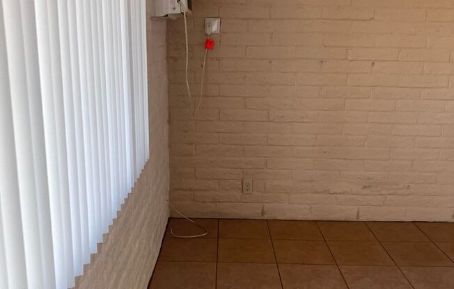 2565 N Park - 32