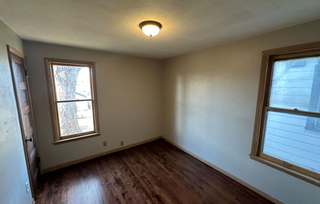 3 beds, 1 bath, $1,295