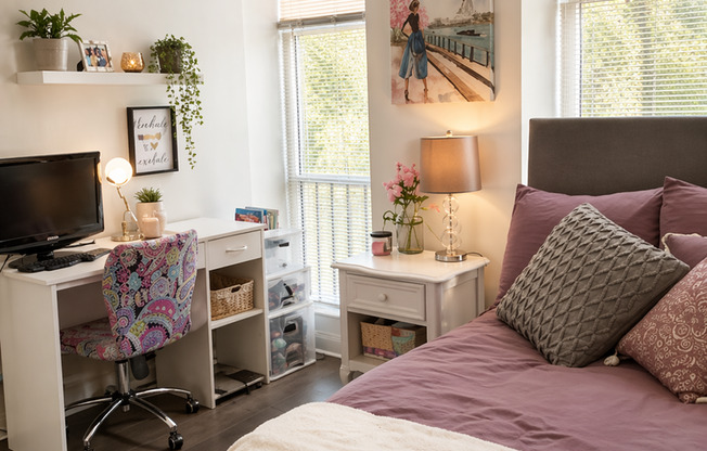 3 beds, 1 bath, $2,600, Unit 424