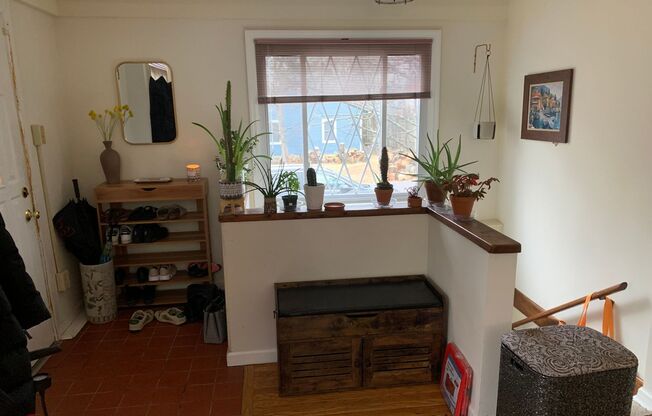 3 bd/1.5 bath Charming Home just 4 blocks from IU Jacob's School of Music - Available August 2026!