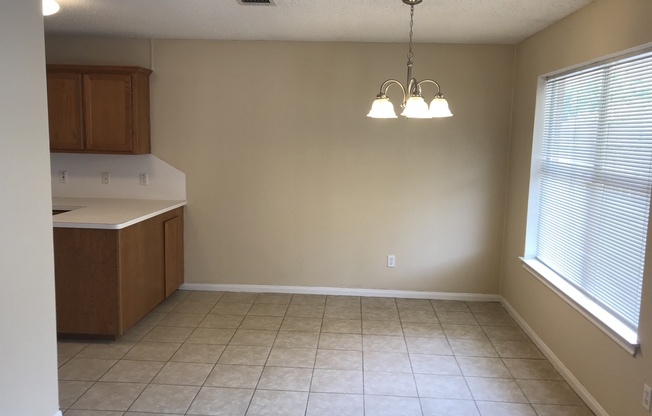 Duplex *LEASING SPECIAL AVAILABLE*