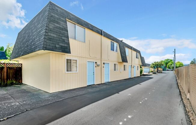 2 beds, 1.5 baths, 750 sqft, $1,450, Unit 37