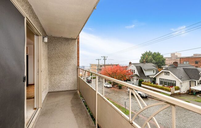 2 beds, 1 bath, 700 sqft, $1,795, Unit 408