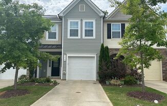 Don't miss this adorable 3 bedroom, 2.5 bath townhome in Garner!