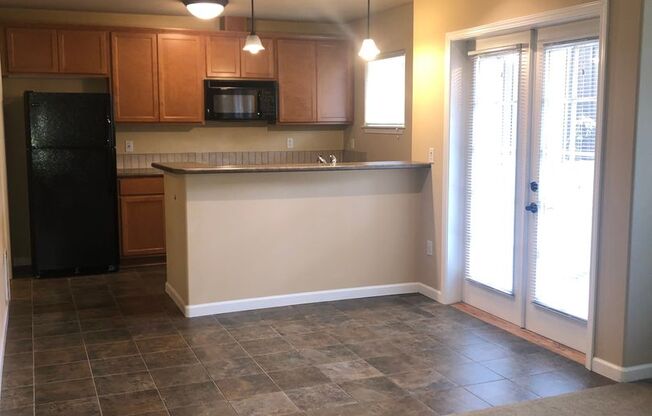 1 bed, 1 bath, 895 sqft, $1,825, Unit 100