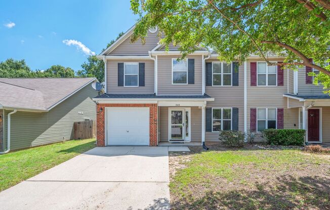 Spacious 5-Bedroom Townhome in Crestview with Private Backyard
