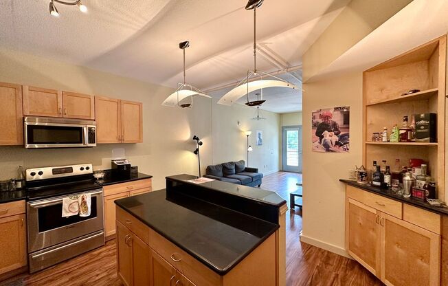 2/2 Apartment Walking Distance from UT