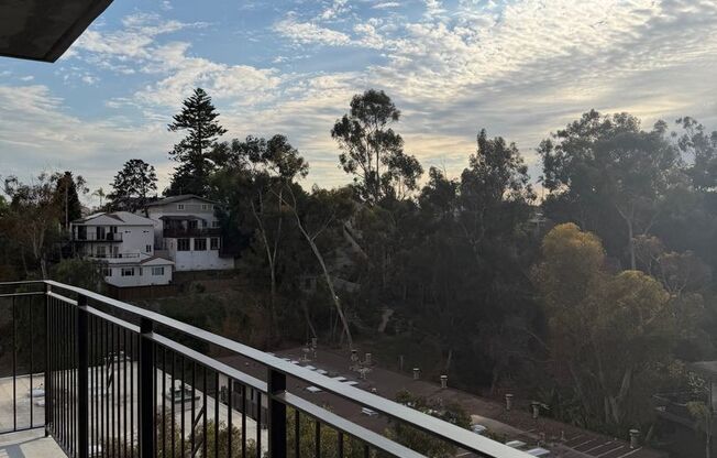 2 beds, 2 baths, 816 sqft, $4,395, Unit 605