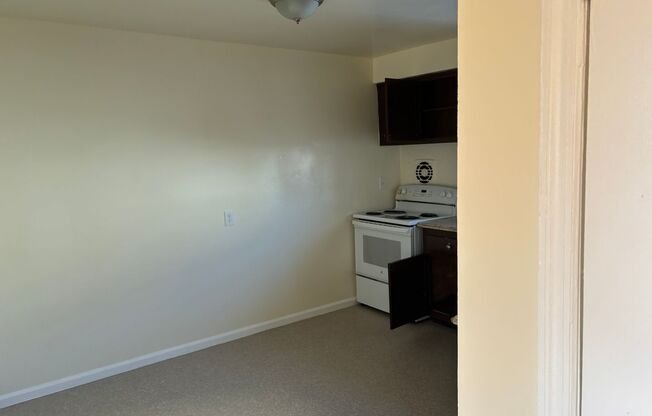 2 beds, 1 bath, 750 sqft, $1,300, Unit Unit 15