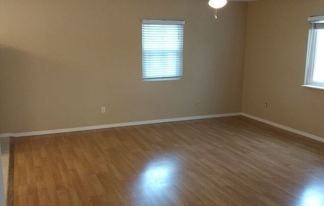 2 beds, 1 bath, 1,100 sqft, $2,200, Unit 3543 Grim Ave