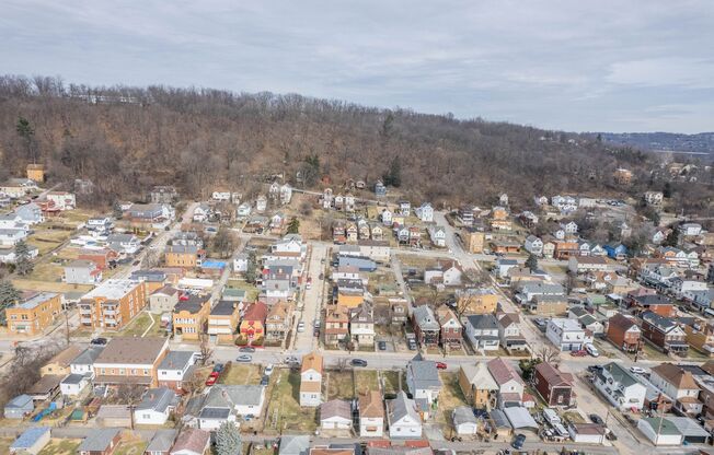 Stunning 3 bedroom home in McKees Rocks available May 1!