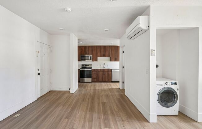 Studio, 1 bath, 275 sqft, $999, Unit 03