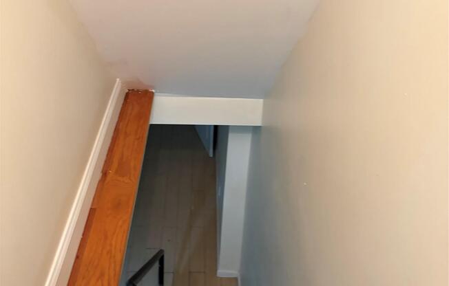 3 beds, 1 bath, 2,760 sqft, $3,500, Unit 1 floor