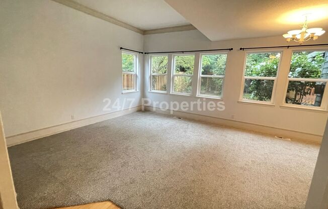 Inviting 3 BD | 2.5 BA Home w/ Massive Backyard and Deck! - Tigard
