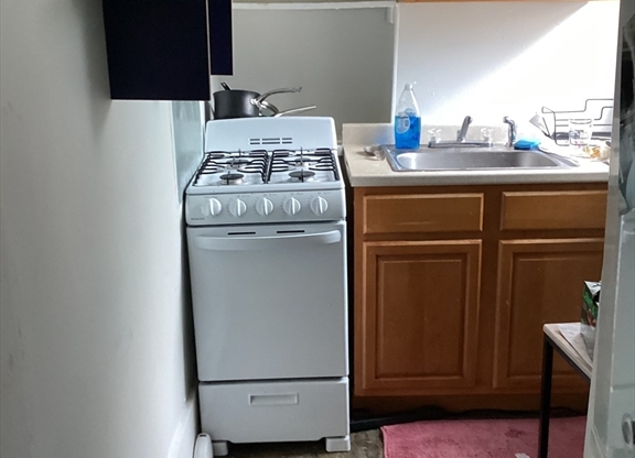 Studio, 1 bath, 350 sqft, $1,500, Unit 7