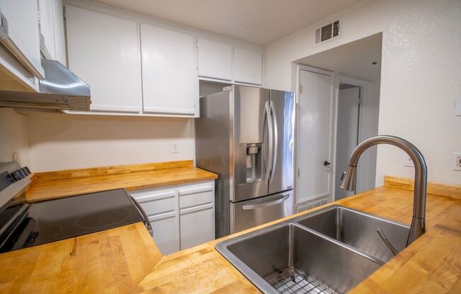 For Rent: 1019 Dornajo Way #160 Sacramento, CA 95825