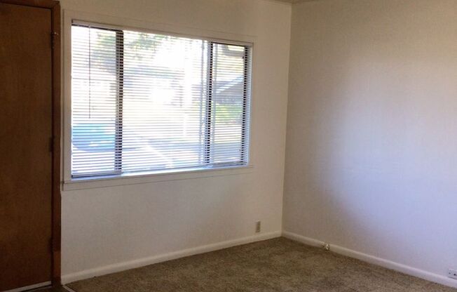 Great Heights Location 1BD Duplex