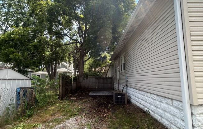 3 beds, 1 bath, $1,100