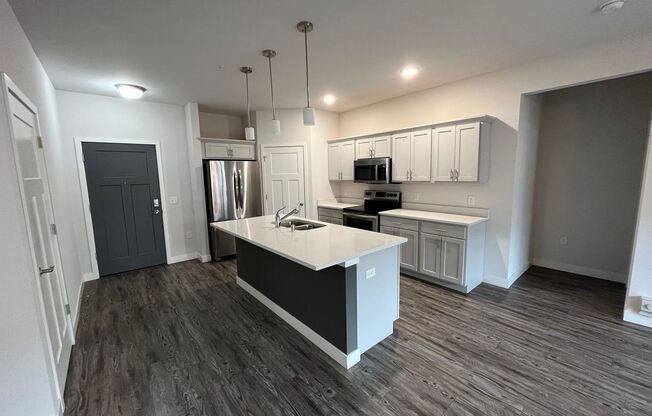 3 beds, 2 baths, 1,448 sqft, $2,095, Unit Lime 428
