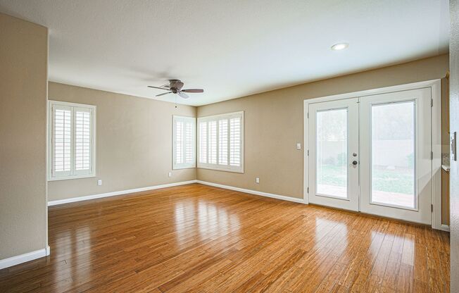 BEAUTIFUL 3 BD HOME LOCATED IN THE HEART OF SUMMERLIN!