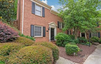 Newly Remodeled Townhome in Fourth Ward – Prime Uptown Location!