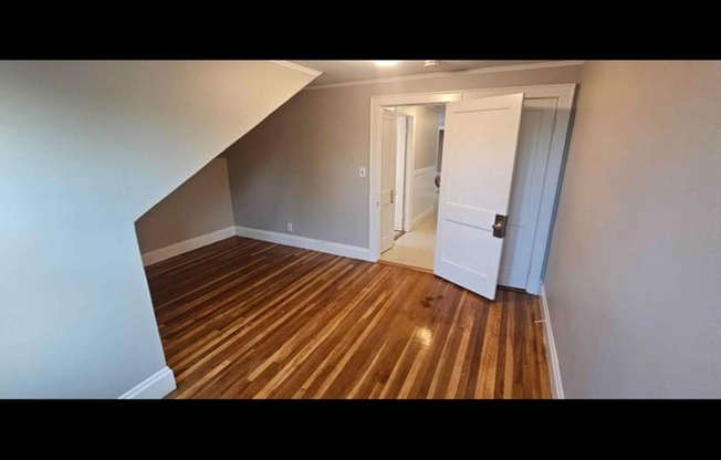 2 beds, 1 bath, 1,100 sqft, $2,200, Unit 3R