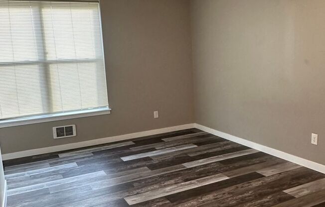 4 beds, 2 baths, $2,600, Unit 109-308