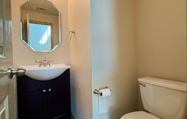 Beautiful 3 bedroom, 2.5 bathroom in Avery Park!