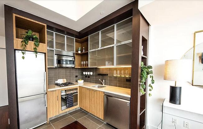 610 620 W 42 ST