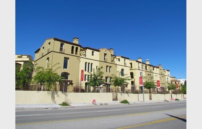 2 beds, 2.5 baths, $3,750, Unit 305