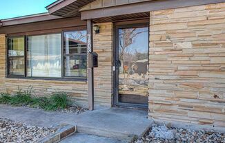 Adorable 3 bedroom 2 bathroom home in Crestview with a flex space!