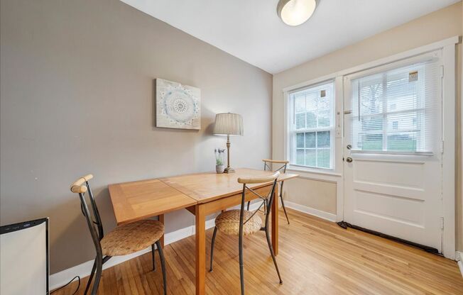 2BD/1BA - Walking Distance to Downtown and W&L!