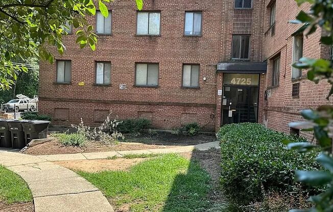 Affordable 2-Bedroom Apartment in Southwest DC – Utilities Included Option Available