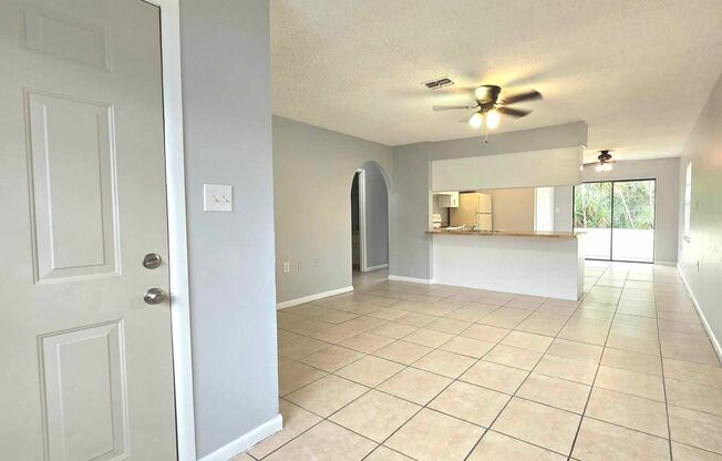 2 beds, 1 bath, 915 sqft, $1,450