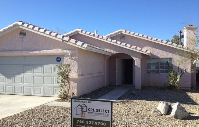 Spacious Home For RENT: 3 Bed / 2 Bath, Fenced in yard + 2 Car Garage! MOVE IN READY!