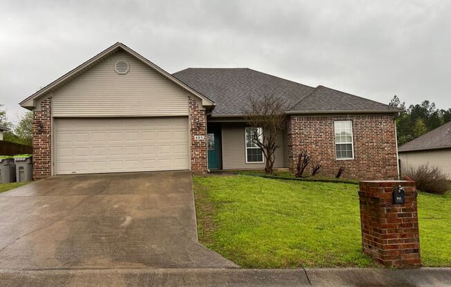 405 Ridgewood Dr., Benton AR 72015 - Large 4br 2ba with privacy fenced back yard just off Gattin Rd