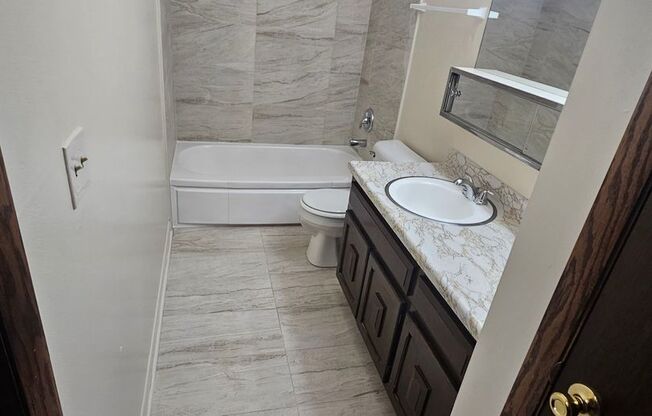 1 bed, 1 bath, 700 sqft, $899, Unit Custer-308