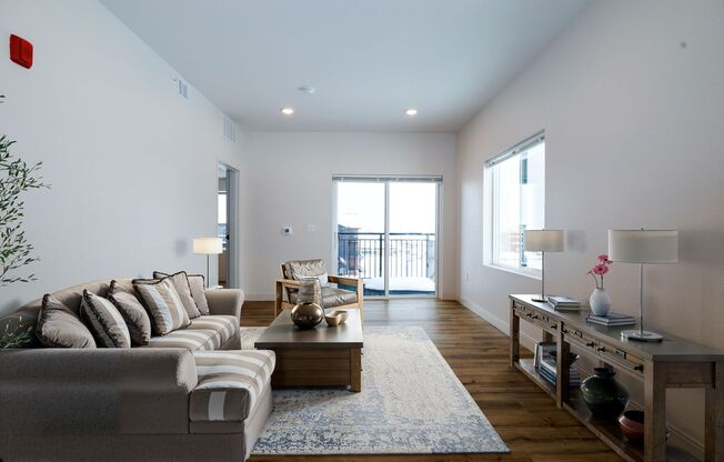 1 Bedroom & 1 Bedroom + Den at UC!