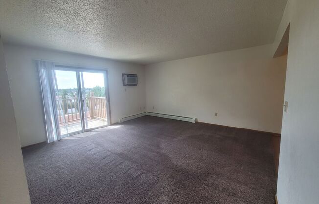 3 beds, 1 bath, 1,220 sqft, $1,299, Unit 124