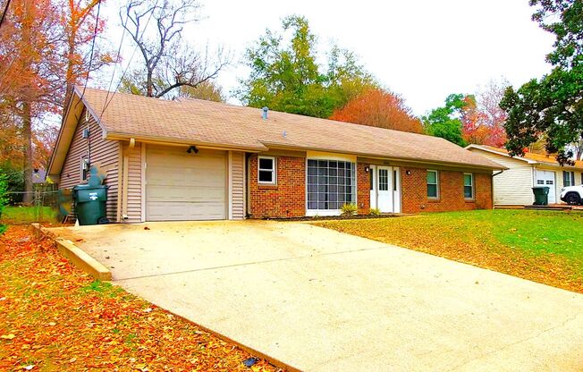 You MUST see this well kept 3 Bedroom / 2 Bathroom, in a GREAT central location in Tyler!