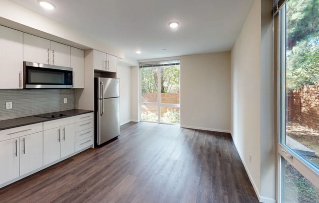 Studio, 1 bath, 355 sqft, $1,275, Unit 111