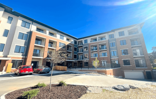 The Madisonian, Senior Housing in Madison WI. Affordable one bedroom apartments, two bedroom apartments and three bedroom townhomes. New building. No smoking. Managed by Wisconsin Management Company, 1829 Aberg Ave