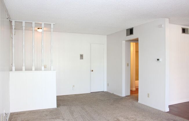 Gorgeous 2B/2BA Condo w/ Balcony, Central A/C & Pool!