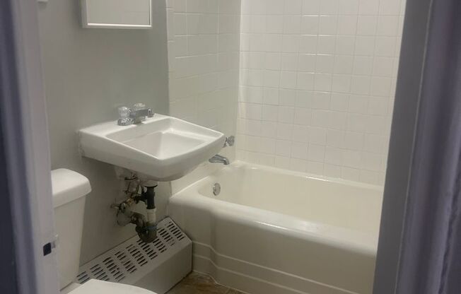 1 bed, 1 bath, 430 sqft, $1,400, Unit 512